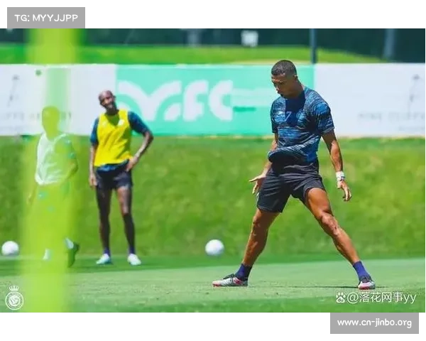 利雅得胜利全员状态火热训练画面曝光 燃情备战新赛季 利雅得胜利全员状态火热训练画面曝光 燃情备战新赛季