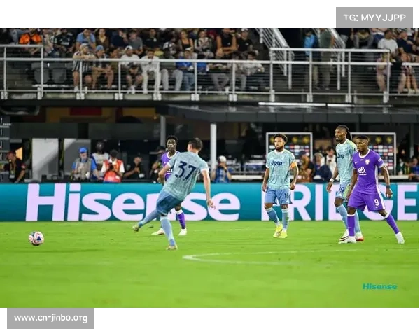 尤文首度亮相WTA赛场引发球迷热烈反响 全场沸腾支持声此起彼伏