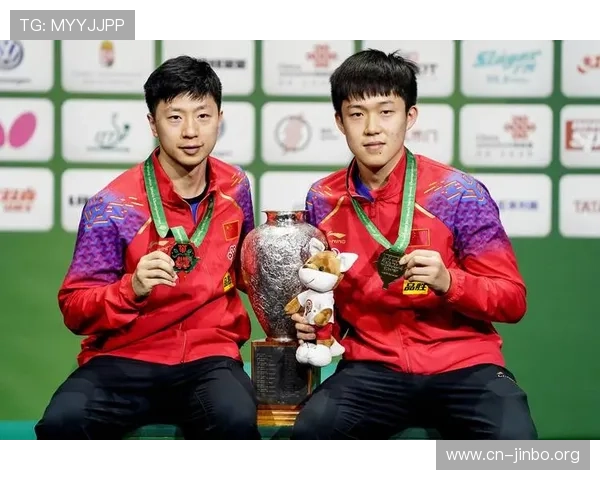 国乒三大主力亮相爱心活动 马龙口误引王楚钦孙颖莎笑场 国乒三大主力亮相爱心活动 马龙口误引王楚钦孙颖莎笑场