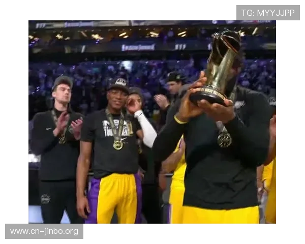 湖人与豪门激战再现经典对决历史瞬间荣耀时刻 湖人与豪门激战再现经典对决历史瞬间荣耀时刻