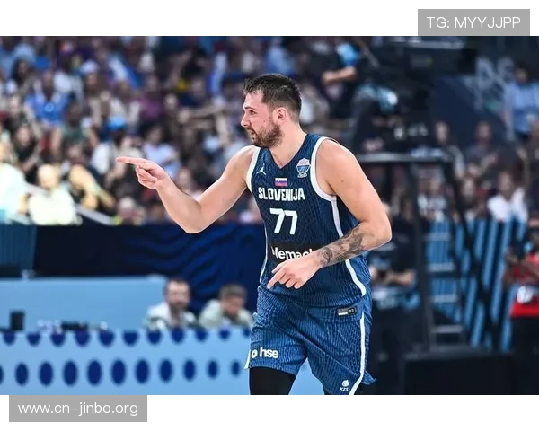 上半场东契奇明显二运被漏吹引发球迷热议裁判判罚再成笑柄风波 上半场东契奇明显二运被漏吹引发球迷热议裁判判罚再成笑柄风波