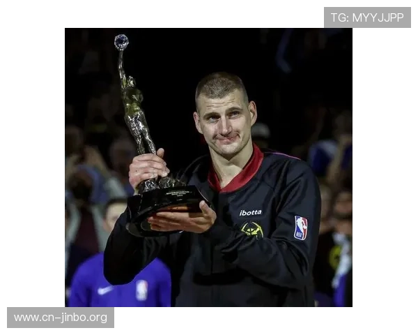 爱德华兹盛赞约基奇为继自己之后见过的最佳篮球运动员