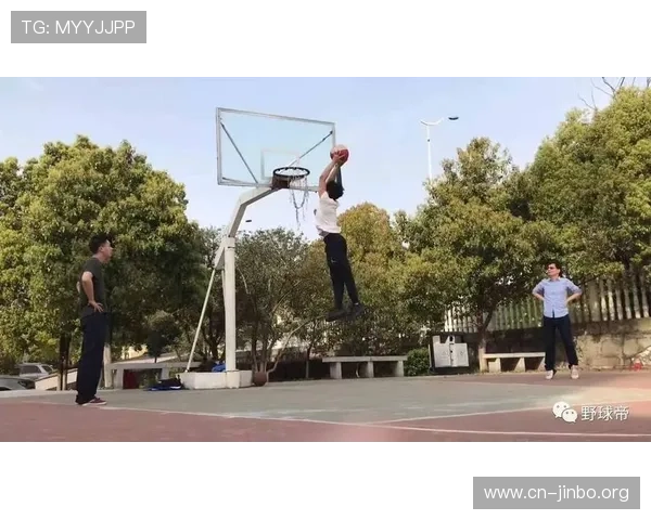 身高仅一米七中国小哥飞天扣篮震撼国外媒体惊呼这是飞行的艺术啊